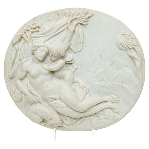 Xvii Secolo Venere Dormiente E Cupido In Marmo In Vendita Su Stdibs