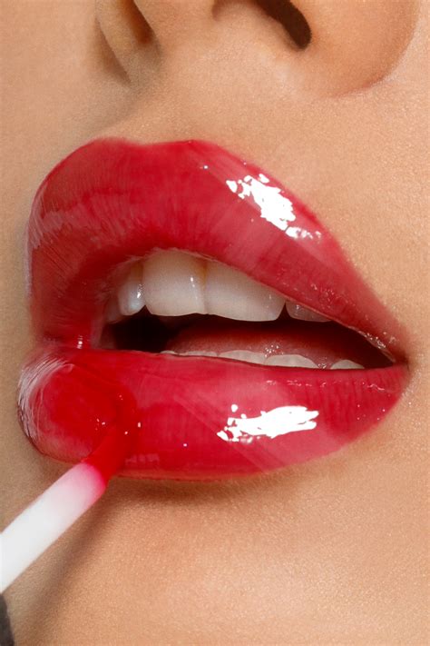 Imaginarium Sheer Strawberry Ultra Glossy Lip On Model Glossy Lips