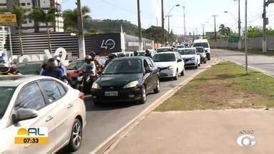 Bom Dia Alagoas Trânsito intenso em Jacarecica causa dor de cabeça