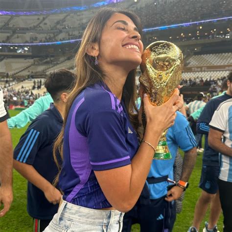 Antonela Roccuzzo Y Su Emoción Junto A Messi Tras La Victoria Argentina