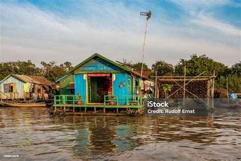 Desa Terapung Kamboja Tonle Sap Pulau Koh Rong Foto Stok Unduh Gambar