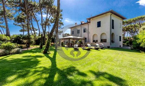 Elégante Villa En Bord De Mer Avec Grand Parc Et Dans Massa Toscane