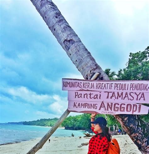 Plesiran Ke Pulau Biak Papua Inilah 8 Pantai Cantik Yang Wajib Kamu