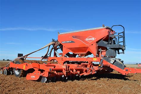 Kuhn Muestra En El Campo Sus Novedades De Siembra