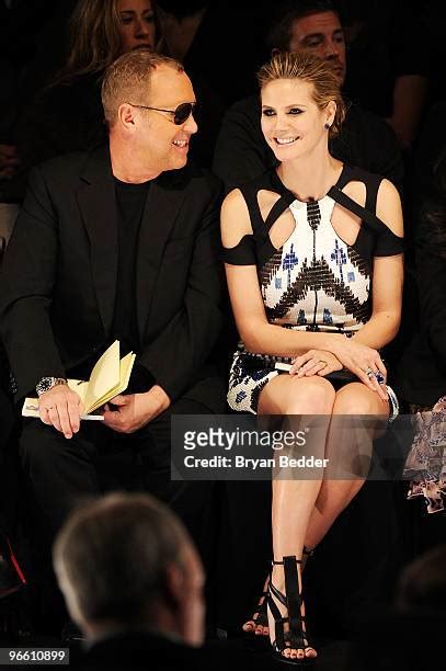 Heidi Klum Black Dress Project Runway Fotografias E Filmes Do Acervo