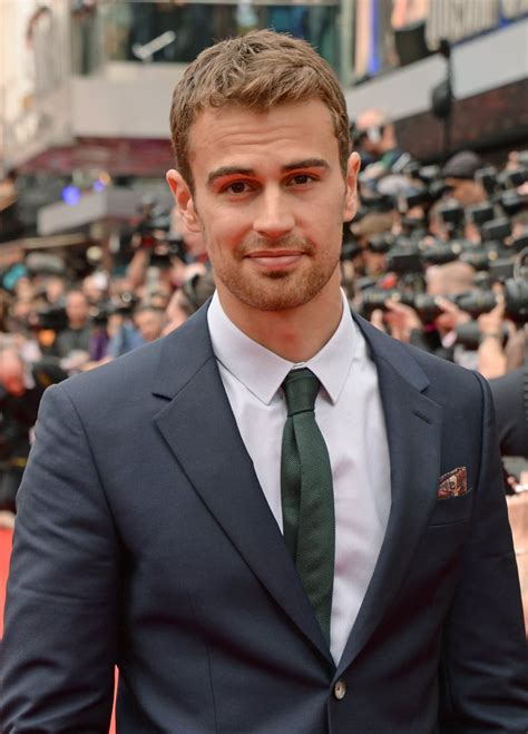 Theo James Sexy Stares Pictures Popsugar Celebrity