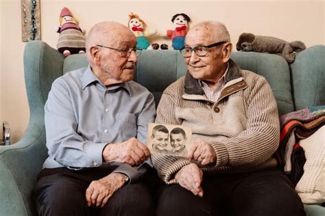 Emil Und Fritz Ilg Parallelen Im Leben Der Ltesten Eineiigen