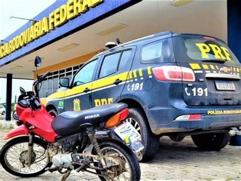 Colisão Entre Dois Veículos Na Praia Da Avenida Deixa Três Feridos