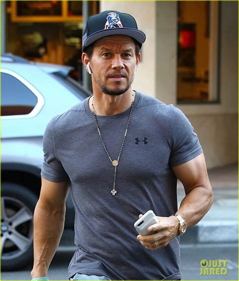 Photo Mark Wahlberg Shares His Super Bowl Predictions Photo