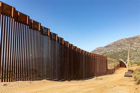 Army Corps awards $569 million border wall contract | News | Archinect