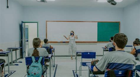 Bolsa De R Para Mais De Mil Alunos Da Rede Municipal De Vila