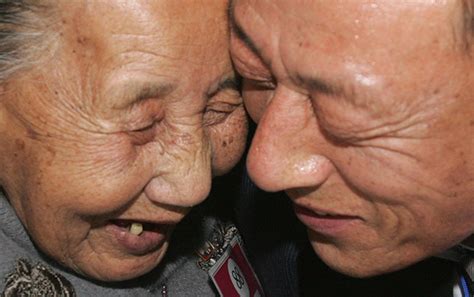 【写真】南北離散家族が再会、「懐かしいお母さん」 Joongang Ilbo 中央日報