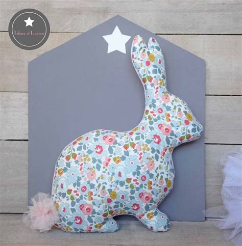 Petit Coussin Lapin En Liberty Betsy Porcelaine Et Jersey Matelassé