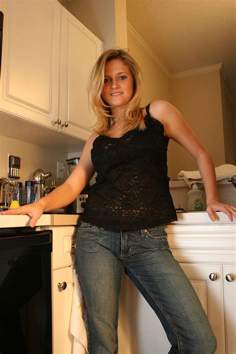 Samantha Fingers On The Stove Porn Pictures Xxx Photos Sex Images 2732396 Pictoa