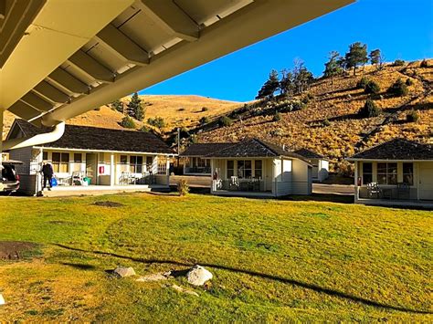 Mammoth Hot Springs Hotel & Cabins