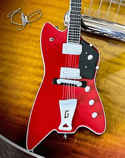 Billy F Gibbons Signature Billy Bo Gretsch Mini Guitar