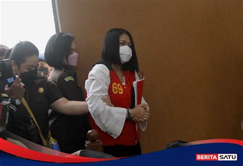 Putri Candrawathi Didakwa Terlibat Pembunuhan Brigadir J Halaman 1