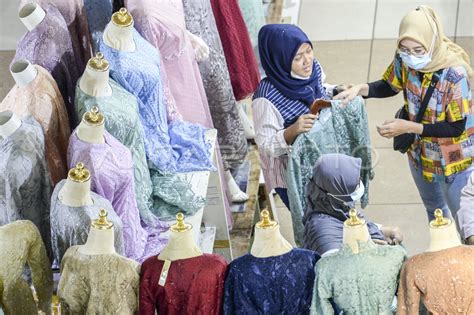 PROYEKSI INDUSTRI TEKSTIL DAN PRODUK TEKSTIL ANTARA Foto