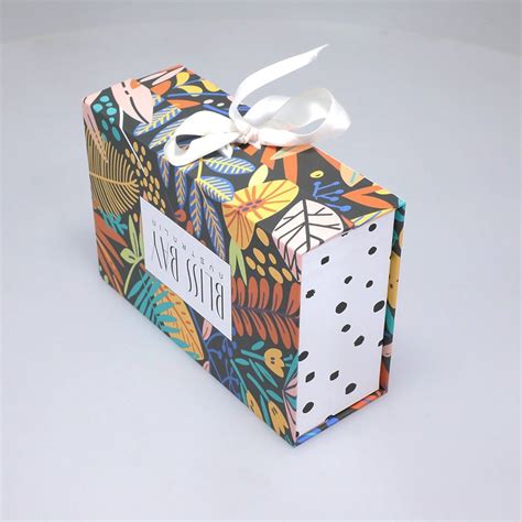 Recycled Custom Fashion Luxury Magnetic Gift Paper Box For Garments