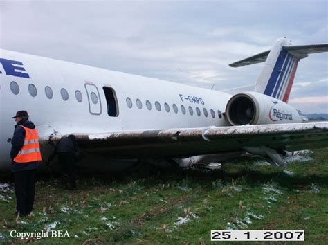 Crash of a Fokker 100 in Pau: 1 killed | Bureau of Aircraft Accidents Archives