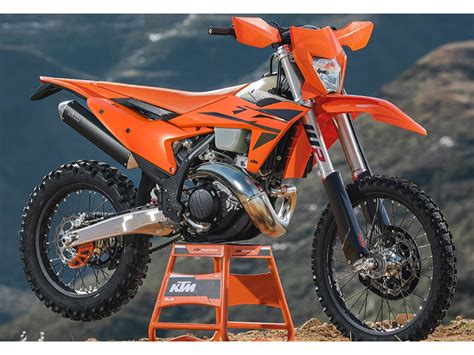 New 2025 KTM 250 XC W Orange Motorcycles In Manheim PA K06249