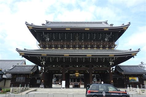 京都浄土真宗真宗大谷派の本山東本願寺を参拝世界最大の木造建築御影堂は圧巻 Hanako Web