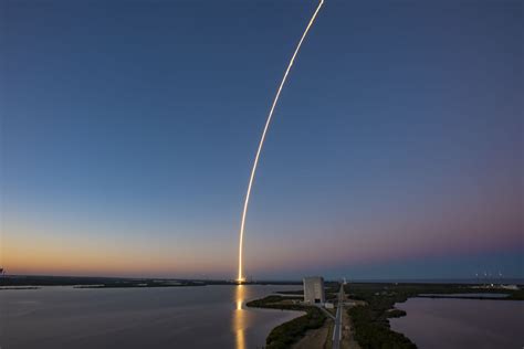 Spacex Shares Stunning Images Of Its Latest Falcon Heavy Launch