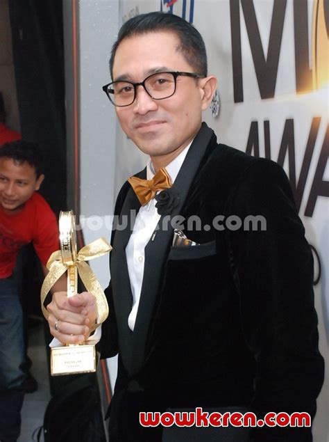 Gambar Foto Lukman Sardi Raih Piala Pasangan Terbaik Indonesian Movie ...