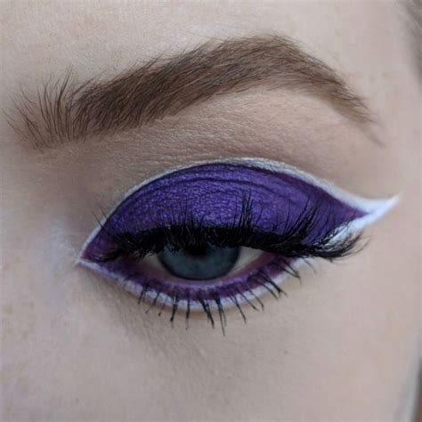 47 Cute Makeup Looks To Recreate Purple Eyeshadow White Graphic Outline