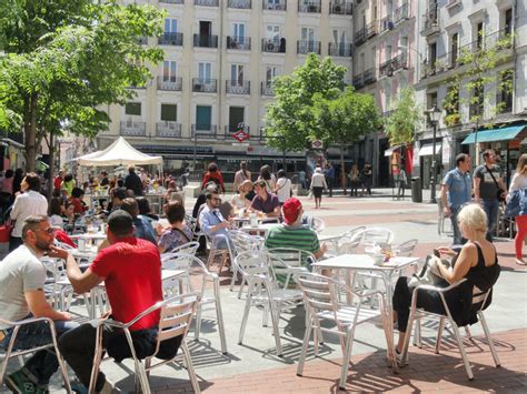 madrid area guide chueca     barrios