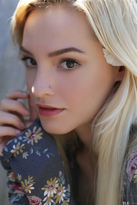 AMATEUR GIRL Thelifeerotic Stunning Kira W High 0002