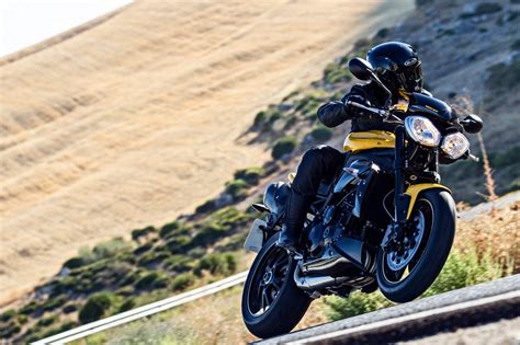 Triumph Speed E R La Naked Inglese Festeggia Il Suo Compleanno