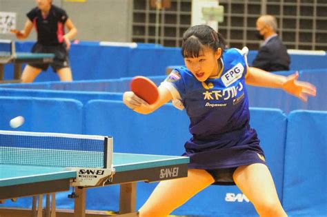 ＜世界ユース卓球選手権日本代表選考会＞u－18女子グループリーグ戦で力強いバックハンドショットを放つ張本美和 ― スポニチ Sponichi