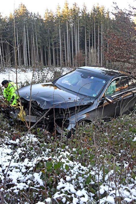 Schwerer Unfall bei Glonn Männer schrotten Maybach