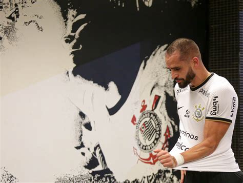 Renato Augusto No Vestiário Antes De Vitória Do Corinthians Contra O