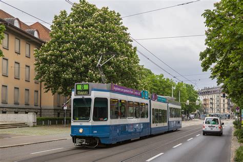 Be Tram Mit S Nfte Der Vbz Bei Z Rich Helvetiaplatz