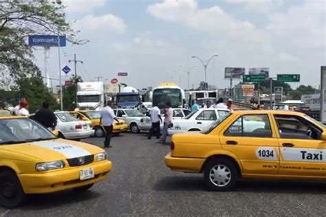 México Sur Noticias Columnas en Tabasco Cierran taxistas la entrada