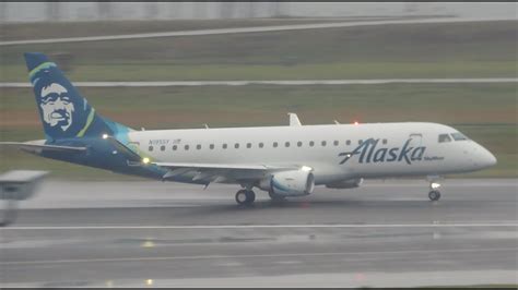 Alaska Skywest Embraer Erj 175 N195sy Takeoff From Pdx Youtube