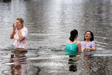 epiphany bathing   jerusalems monastery epiphany bat flickr