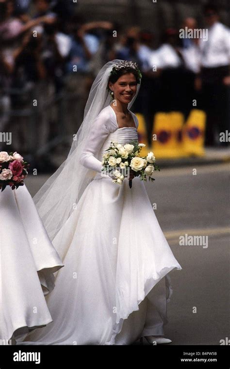 Lady Sarah Armstrong Jones Bride Of Daniel Chatto In Wedding Dress With Bridesmaids July 1994