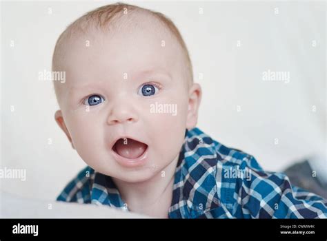 Big Eyes Baby Hi Res Stock Photography And Images Alamy