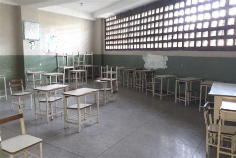 Pocos Alumnos Y Escuelas Deterioradas Marcaron El Inicio De Clases