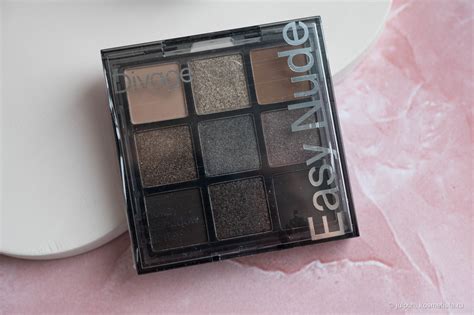 Палетка теней Divage Easy Nude Smokey и коричневый карандаш для глаз Divage Intense Color Long