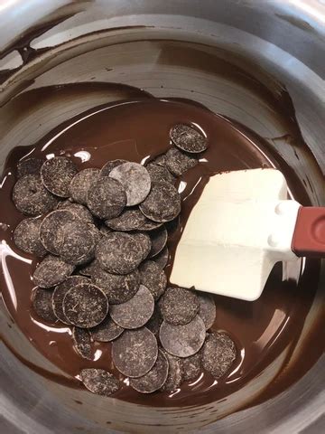 Chocolate Basics Tempering Using The Seeding Method Rose Macarons