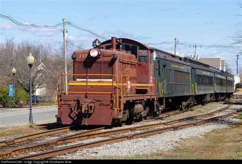 Lv 302 Lehigh Valley Emd Gp18 At Hillside New Jersey By George W Hamlin