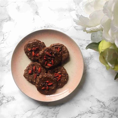 No Bake Healthy Chocolate Peanut Butter Cookies Nourish Your Glow