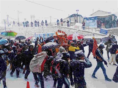 Heavy Snowfall In Kedarnath Badrinath Guidelines Issued For Chardham