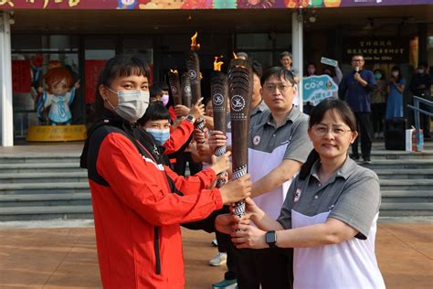 全國原民運動會聖火抵雲林 教育處長邱孝文完成聖火傳遞 中華日報 Line Today