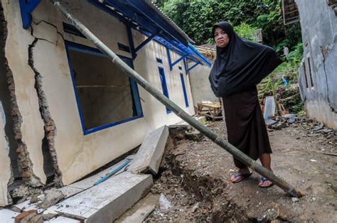 Warga Korban Pergerakan Tanah Di Lebak Tunggu Relokasi Republika Online