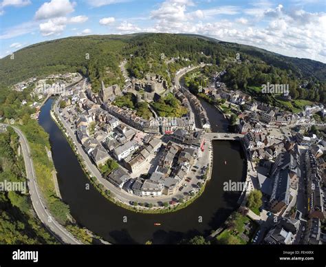 Vue Aérienne Sur La Ville Belge De La Roche En Ardenne Avec Lourthe